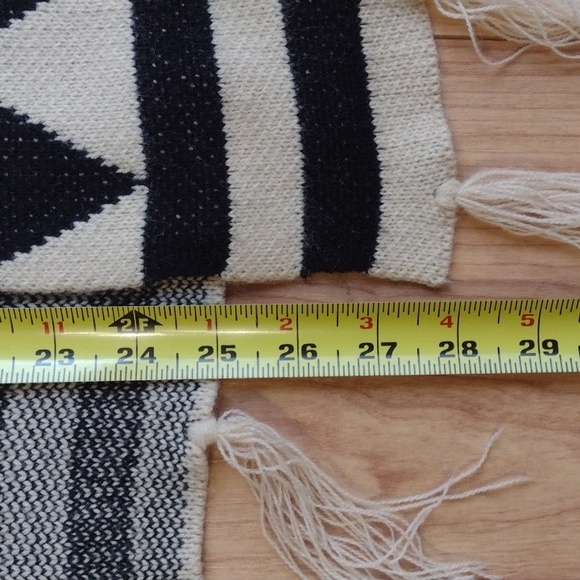 debut Fringed Knit Poncho with Geometric Pattern Size Small - Picture 6 of 10